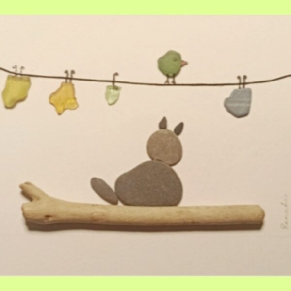 Quadretti realizzati con pietre, legno e vetri di mare