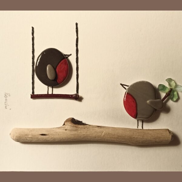 Quadretti realizzati con pietre, legno e vetri di mare