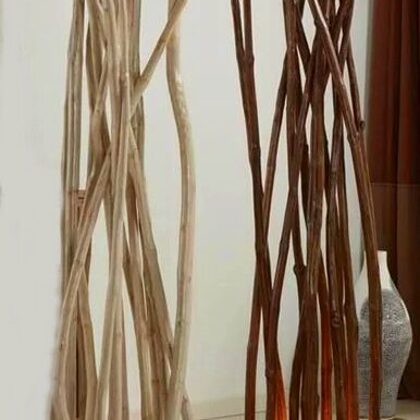 Lampada piantana creata con rami